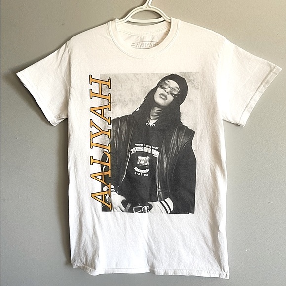 Urban Outfitters Aaliyah Vintage Tee - Picture 1 of 5